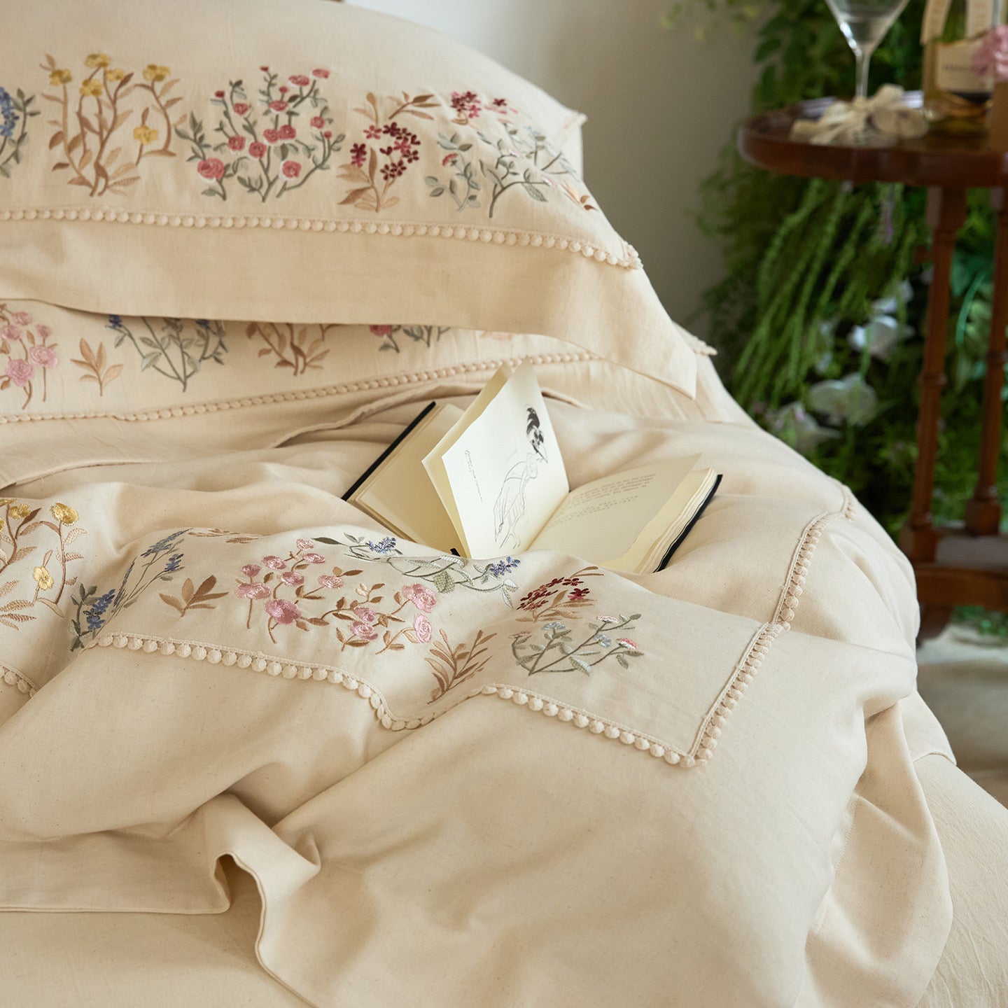 French Vintage Floral Embroidered Cotton Linen Duvet Cover 4 pieces Set