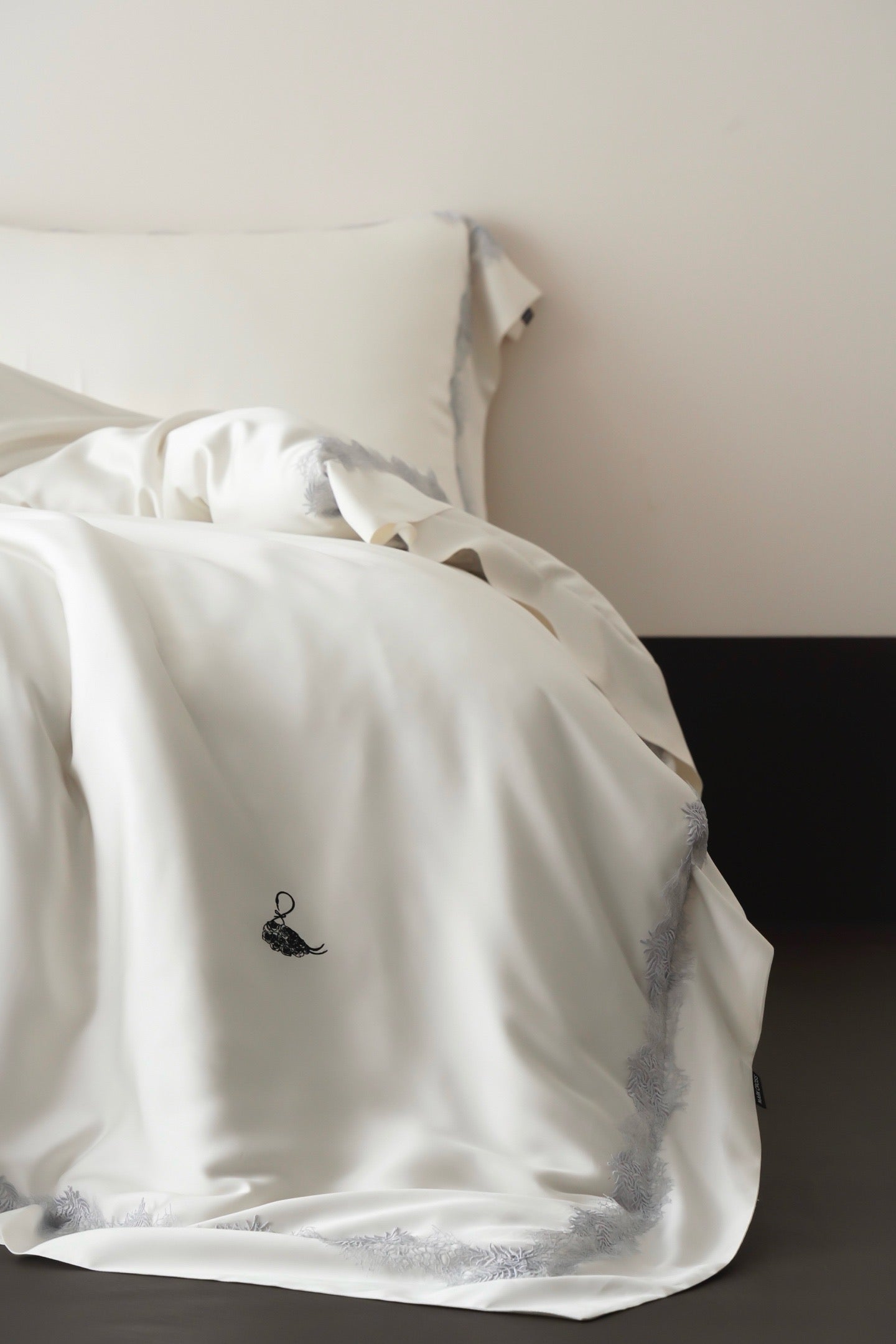 Swan Lace Tencel Bedding Duvet Cover 4 pieces Set