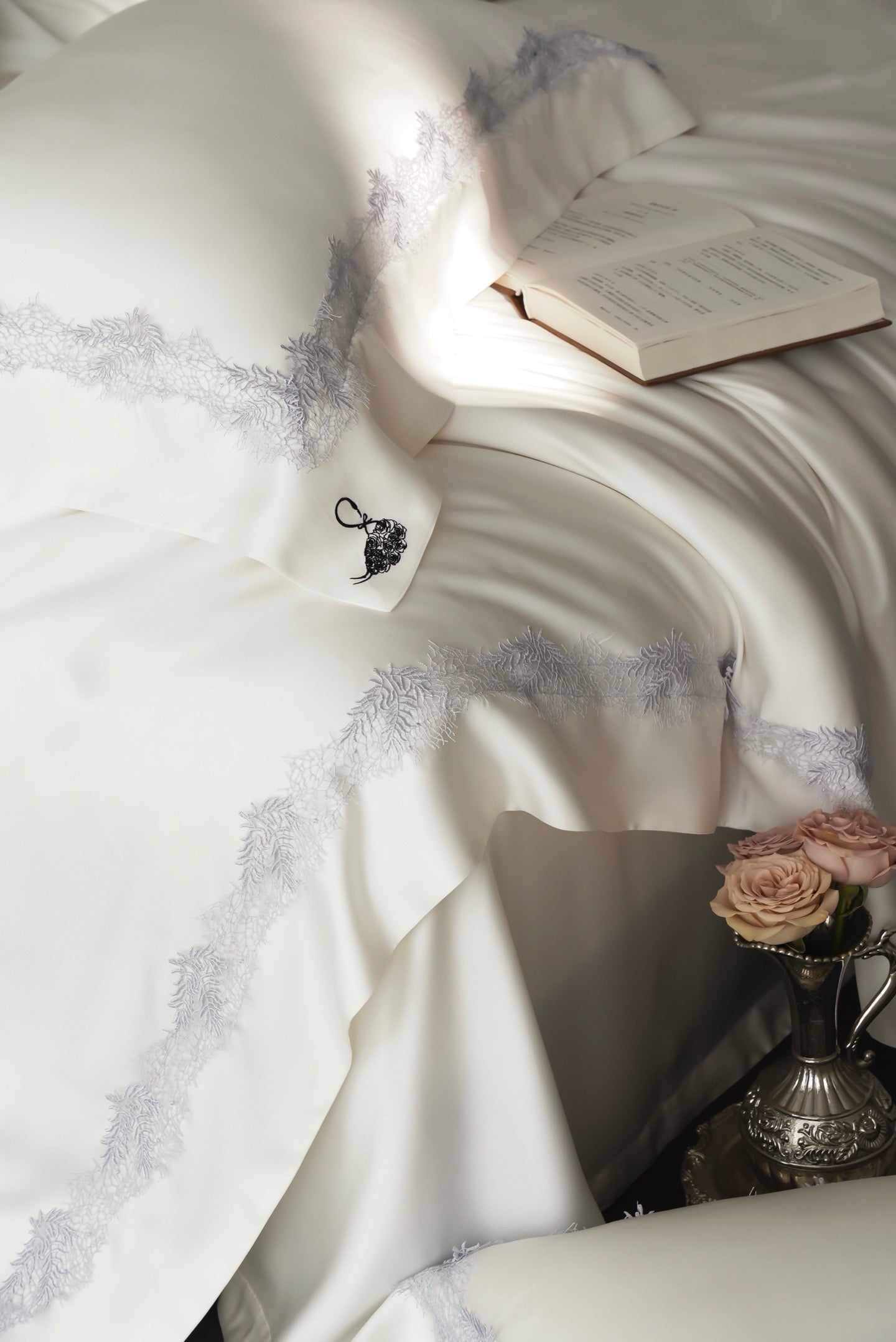 Swan Lace Tencel Bedding Duvet Cover 4 pieces Set